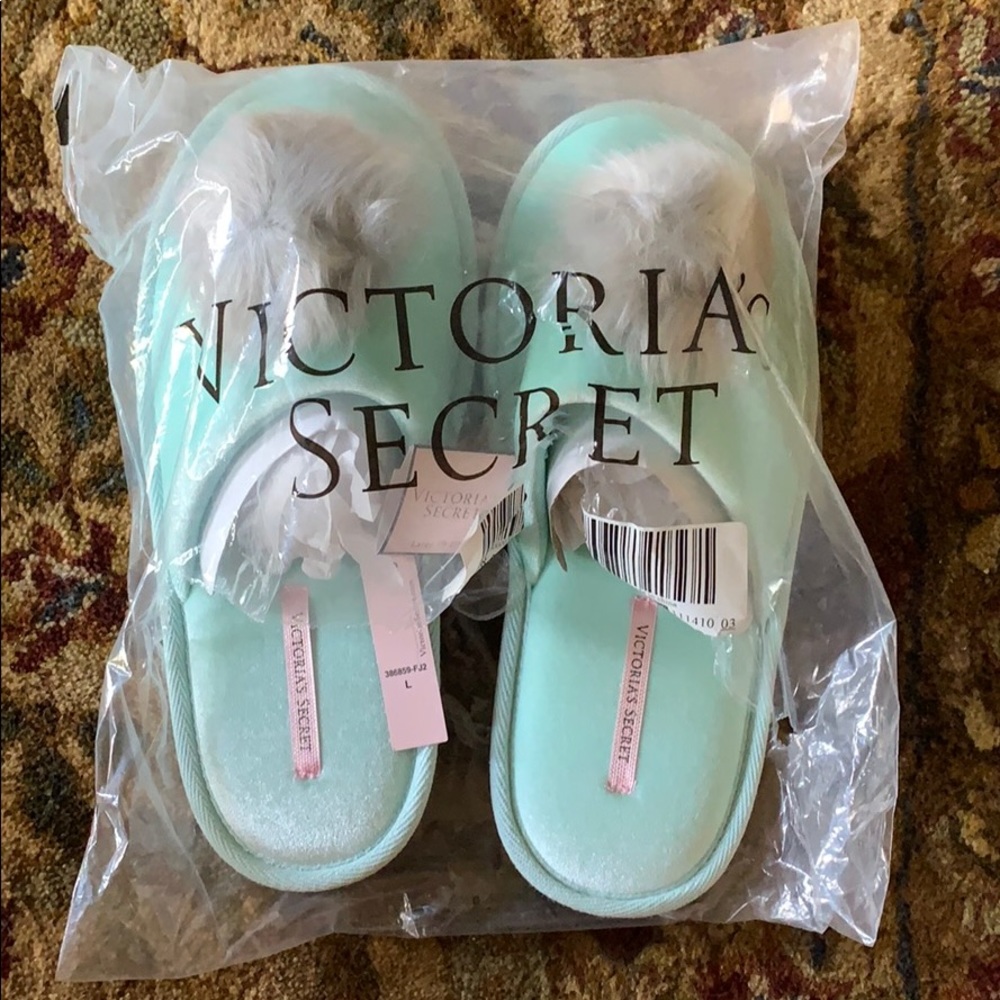 Brand New Victoria’s Secret Large Slippers Teal